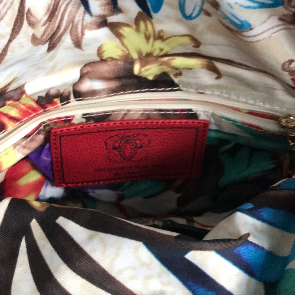 Small crossbody. - Picture 2 of 5
